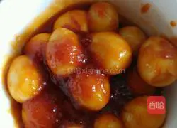 Illustration of how to make complementary food for 11-month-old babies with tomato sauce and quail eggs 8