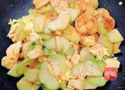 Illustration of how to make tomato sauce, chayote and shrimp 15