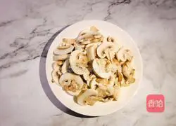 Illustration of how to make fried meat with white mushrooms 3