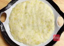 Illustration of how to make bacon, potato and rice pizza 9