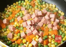 Illustration of how to make stir-fried ham with tripod 7