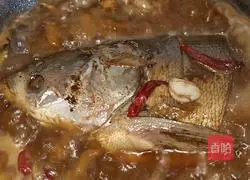 Illustration of how to stew fat-headed fish 4