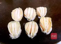 Illustration of how to make abalone and winter melon soup 3