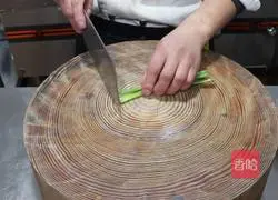 Illustration of how to make Canadian Arctic shrimp in Thai sauce pot 2