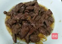 Illustration of how to make fried beef with onions 7