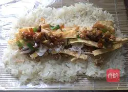 Illustration of how to make egg glutinous rice rolls 8