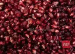 Illustration of how to make pomegranate fruit wine 3