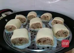 Illustration of how to make Cantonese glutinous rice rolls 17