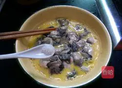 Illustration of how to make fried oysters with green garlic 6