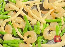 Day 2 of trying the Mediterranean diet丨Shrimp, seafood and mushrooms for four seasons Illustration of how to stir-fry beans in one pot 5