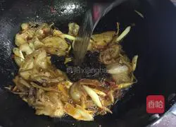 Illustration of how to make twice-cooked pork with garlic sprouts 9