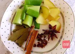 Illustration of how to cook beef with mashed potato balls 3