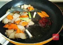 Illustration of how to make twice-cooked pork with soy sauce 8