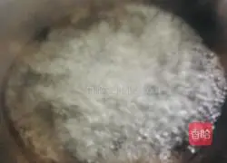 Illustration of how to make fried rice cakes with spareribs 4