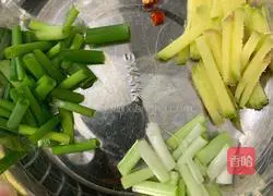 Illustration of how to stir-fry huajia 2