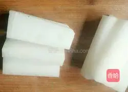 Illustration of how to make spicy radish strips 2