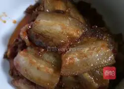 Illustration of how to make golden-wrapped twice-cooked pork 5