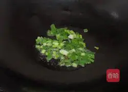 Illustration of how to make baby abalone and taro porridge 3