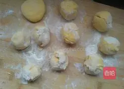 Illustration of how to make pumpkin buns stuffed with mashed potatoes 12