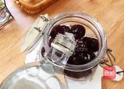 Illustration of making homemade bayberry wine 7