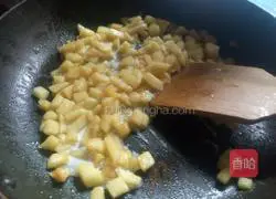 Illustration of how to make sweet apple pie 6