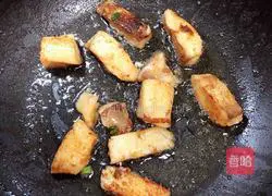 Illustration of how to make pan-fried fish fillet and braised tofu 9