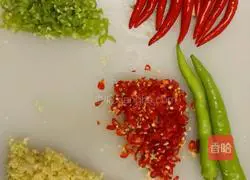 Illustration of how to make garlic vermicelli scallops 2