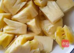 Illustration of how to make pineapple sour pork 1