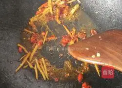 Illustration of how to stir-fry leeks and shrimps 7