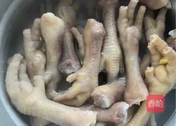 Illustration of how to make shrimp and chicken feet stew 3