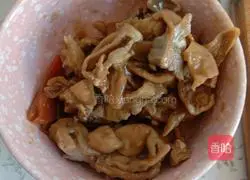 Illustration of how to make dry-fried sausage 1