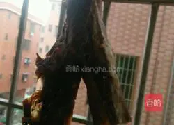 Illustration of how to make fried bacon with Hunan pepper 1