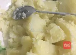 Illustration of how to make homemade mashed potatoes 1