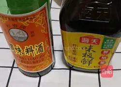 Illustration of how to make fried squid tentacles with yellow garlic 3