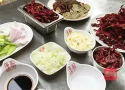 Illustration of how to make spicy seafood with spicy sauce 2