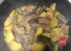 Illustration of how to cook ribs and stewed potatoes 7
