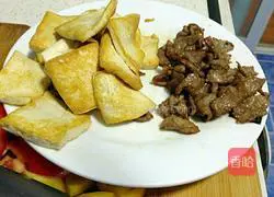 How to make colorful pepper version of home-style tofu Illustration 2