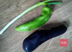 Illustration of how to stir-fry eggplant shreds with pepper 1
