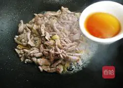  Illustration of how to stir-fry pork loin with mushroom slices 7