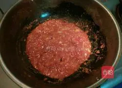 Illustration of how to make pizza sauce 13