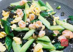 Low fat and low calorie ~ Illustration of how to make scrambled eggs with cucumber and fungus 10