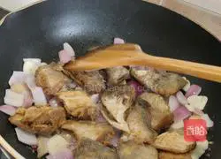 Illustration of how to make pomfret with sauce 9