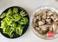 Illustration of how to make fried sausage with pepper 5