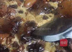 Illustration of how to make rock sugar pig's trotters 9