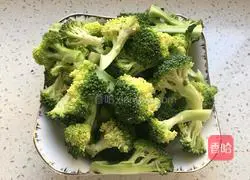 # Northeast# Stir-fried shrimps with broccoli illustration 2