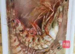 Illustration of how to steam prawns with vermicelli 1