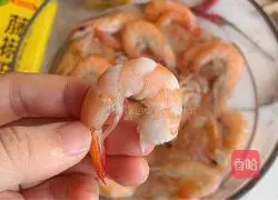 Illustration of how to make shrimp toast and cheese 3