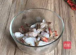 Illustration of how to make colorful shrimps 1