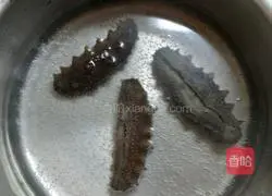 Illustration of how to make sea cucumbers in abalone sauce 1