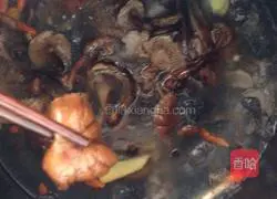 small Illustration of chicken stewed with mushrooms (original) 7